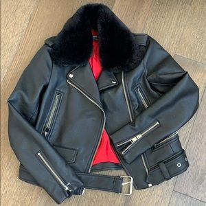 Motorcycle jacket with fur collar
